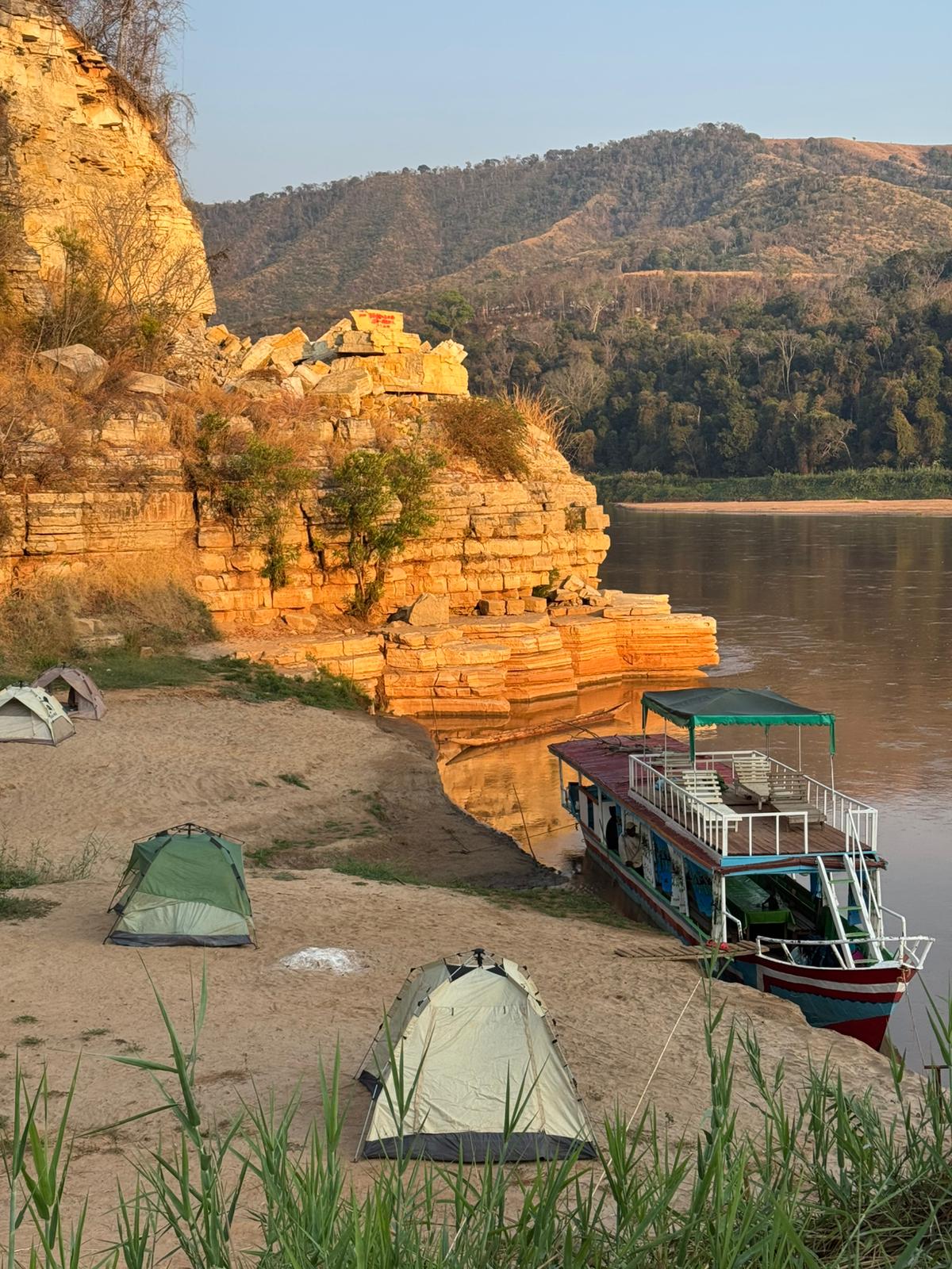 Descente sur le fleuve du Tsiribihina - Visite du parc Tsingy de Bemaraha et les Baobabs. - Circuit Madagascar